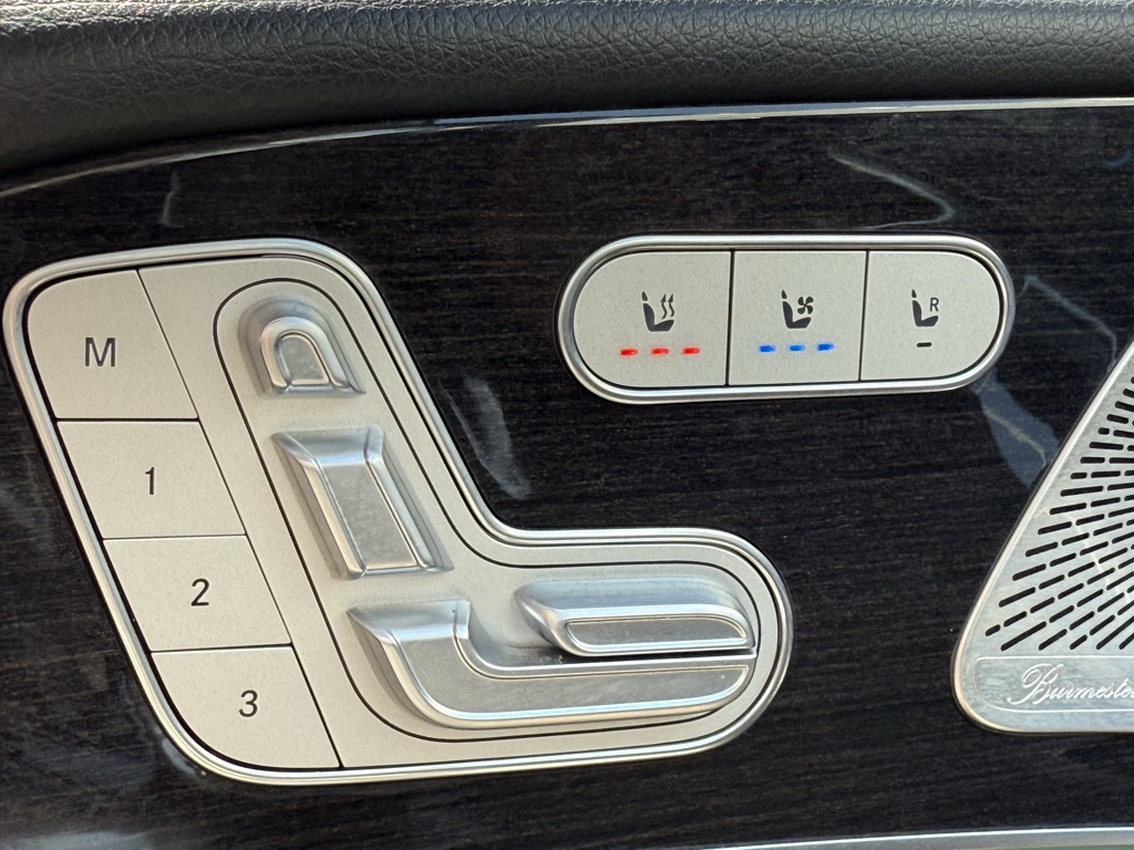 Vehicle image 17 of 19