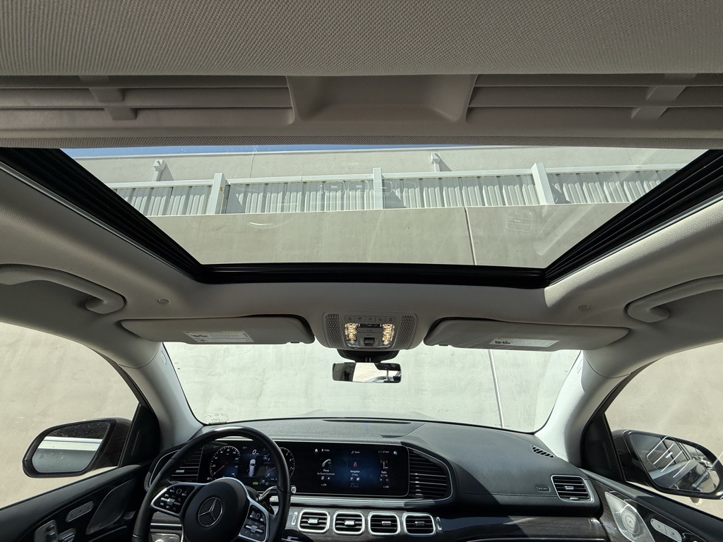 Vehicle image 7 of 19