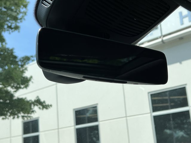 Vehicle image 32 of 37