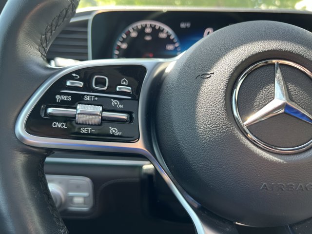Vehicle image 33 of 37