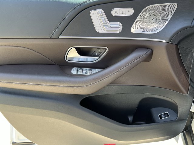 Vehicle image 27 of 37