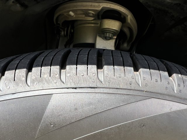 Vehicle image 35 of 37