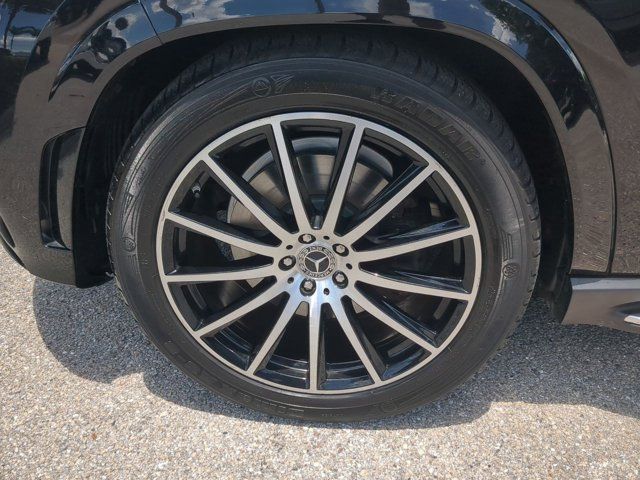 Vehicle image 10 of 33