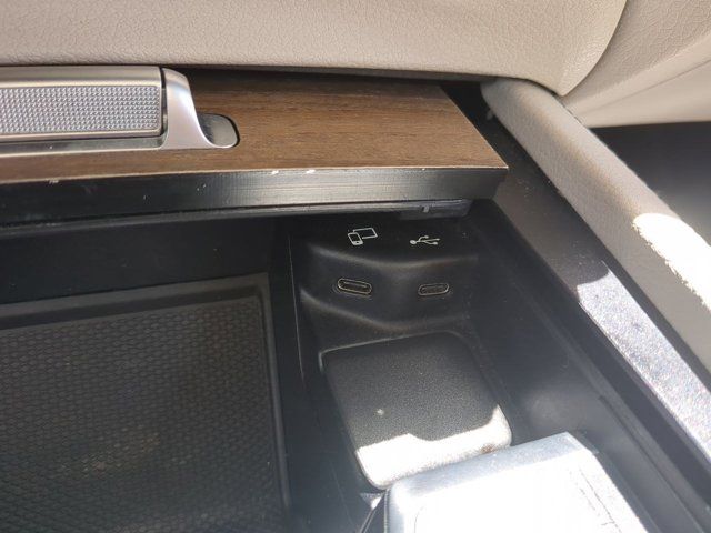 Vehicle image 24 of 33
