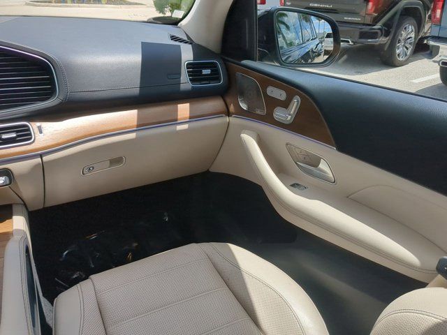 Vehicle image 27 of 33