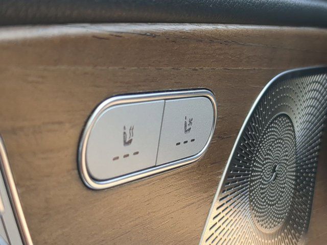Vehicle image 23 of 33