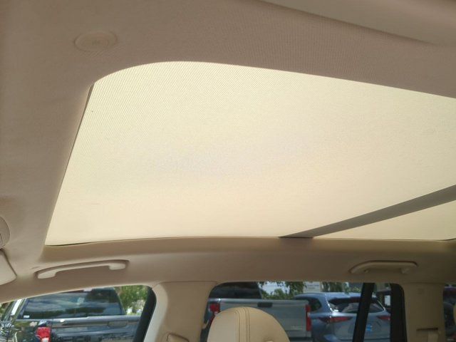 Vehicle image 15 of 33