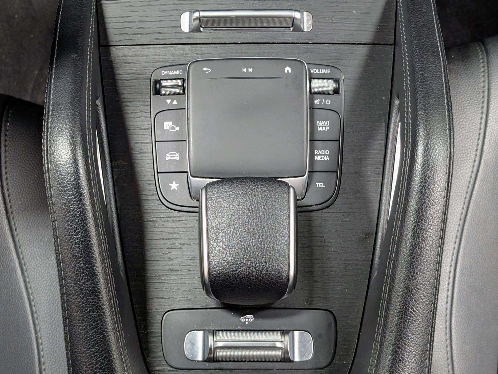 Vehicle image 33 of 44