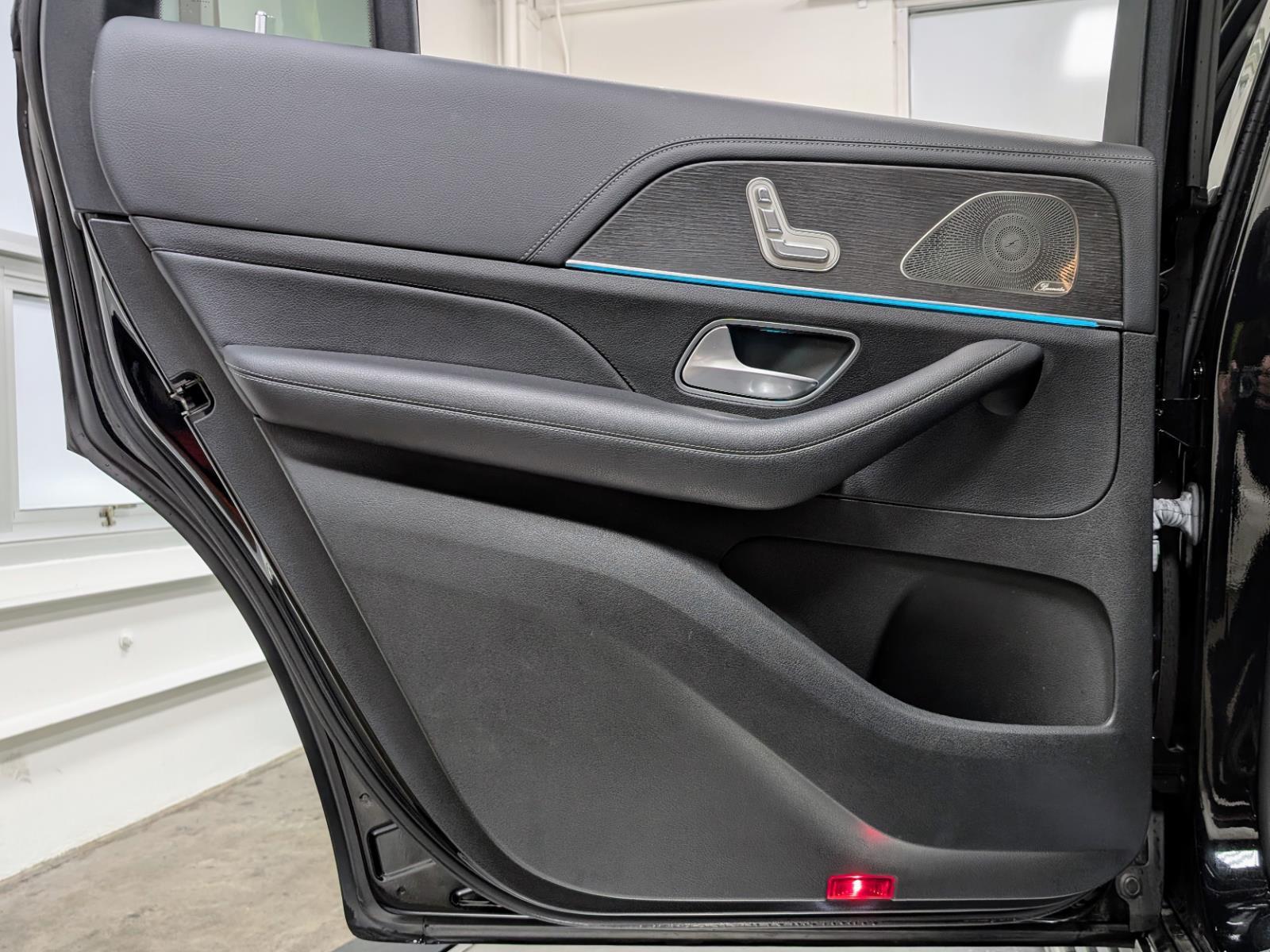Vehicle image 18 of 44