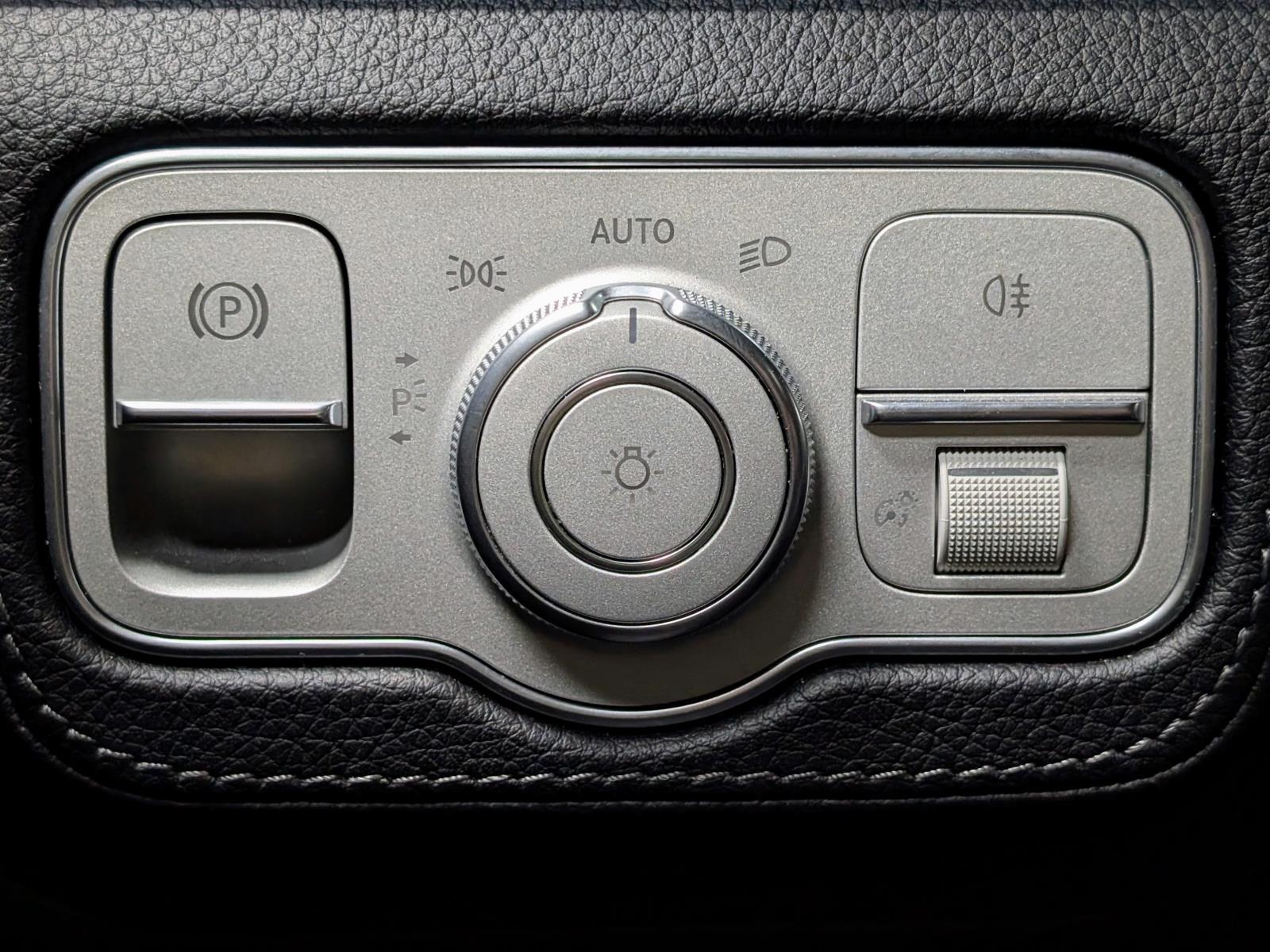 Vehicle image 34 of 44