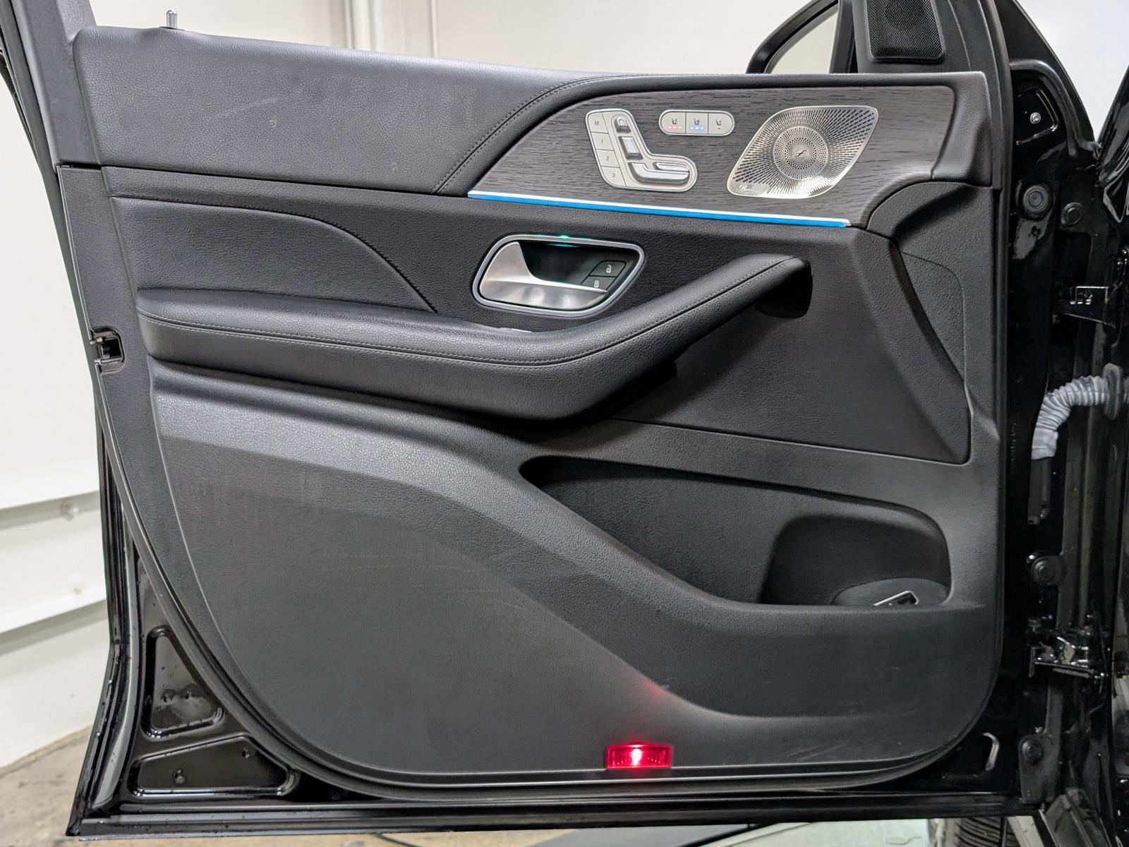 Vehicle image 13 of 44