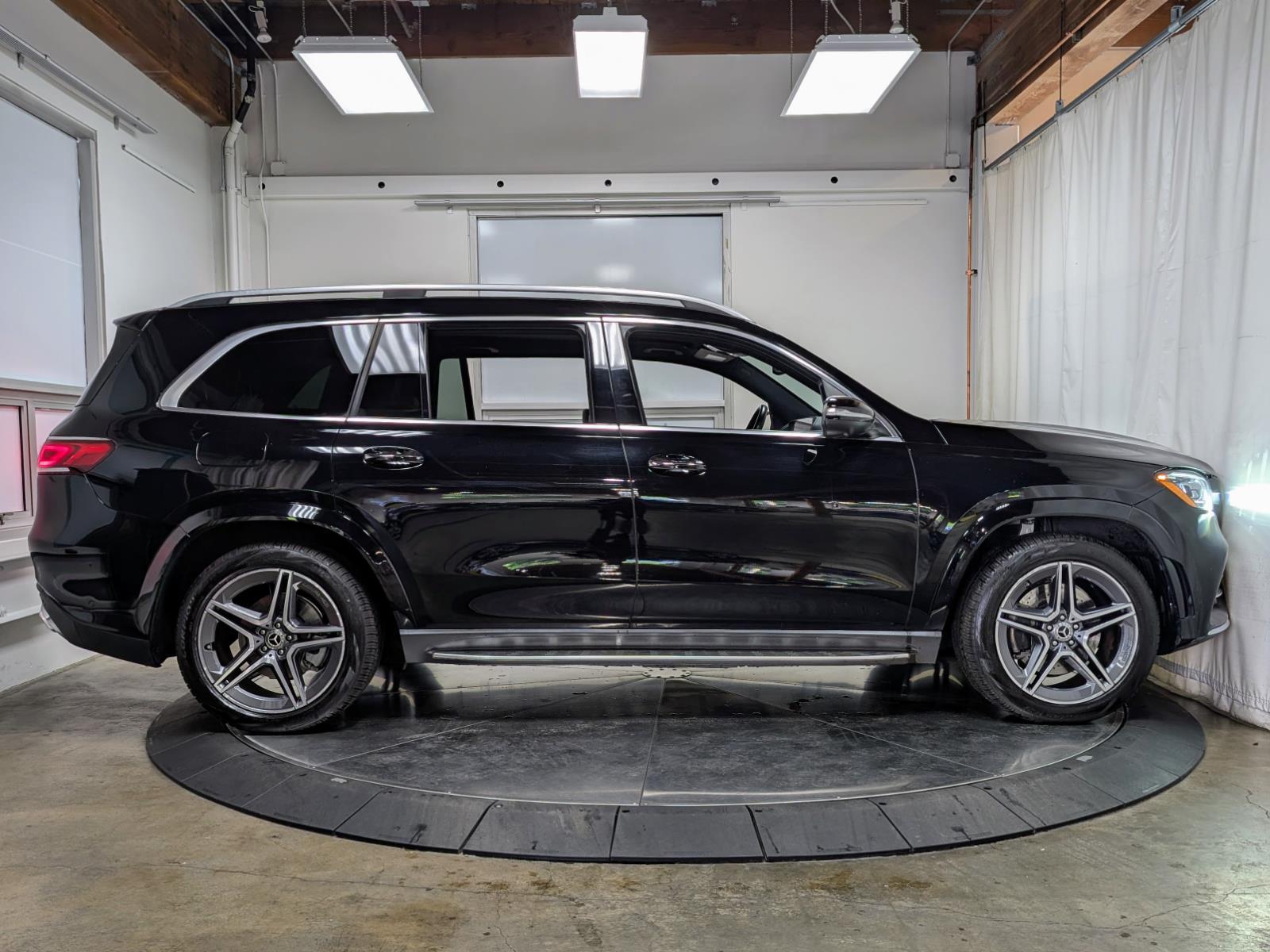 Vehicle image 4 of 44