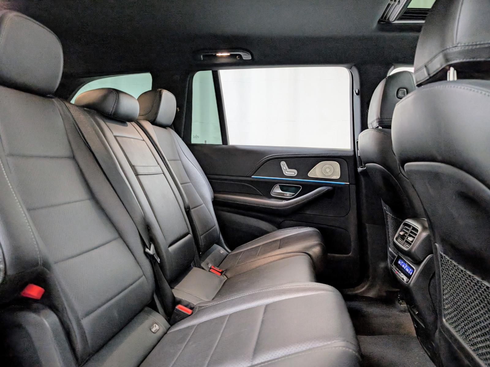 Vehicle image 26 of 44