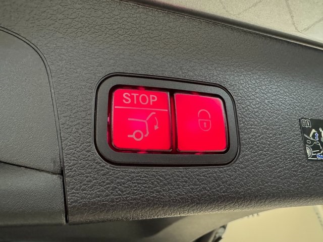 Vehicle image 26 of 32