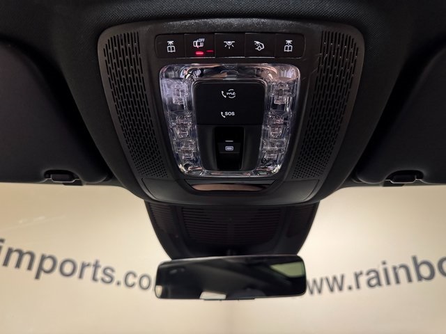 Vehicle image 18 of 32