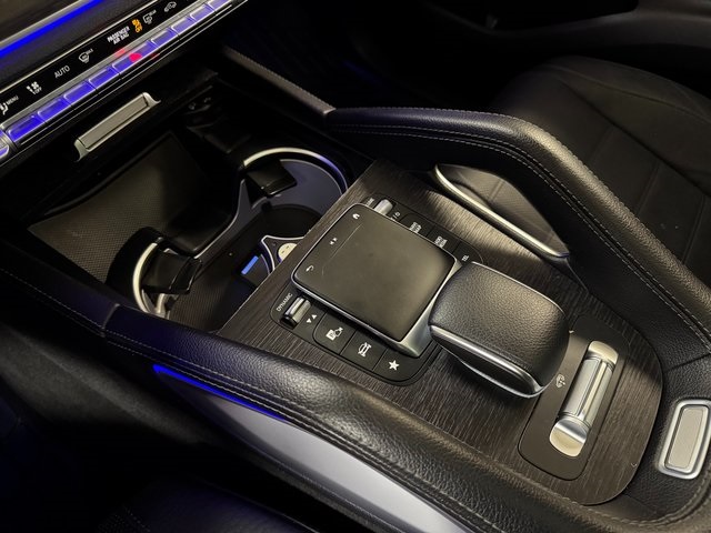 Vehicle image 22 of 32