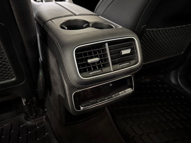 Vehicle image 24 of 32