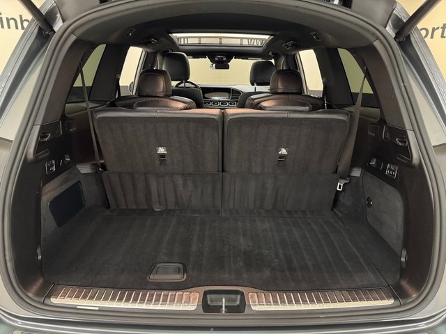 Vehicle image 9 of 32