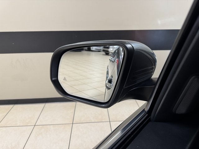 Vehicle image 15 of 32