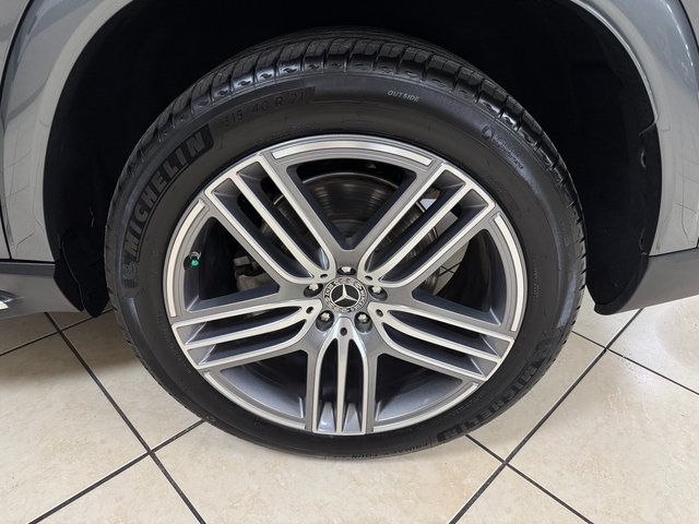 Vehicle image 8 of 32