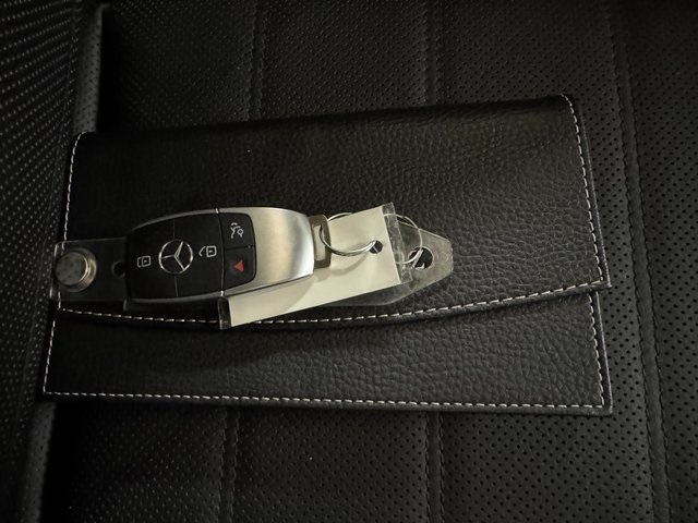 Vehicle image 25 of 32