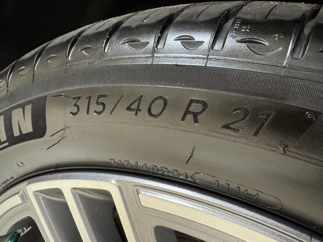 Vehicle image 29 of 32