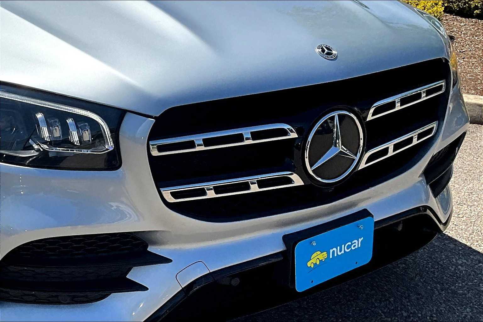 Vehicle image 32 of 36