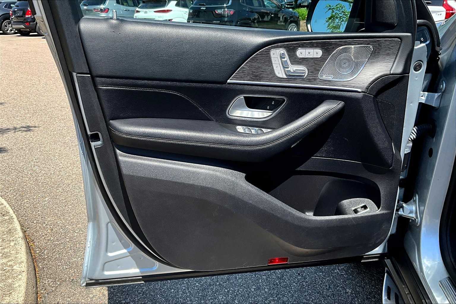 Vehicle image 9 of 36