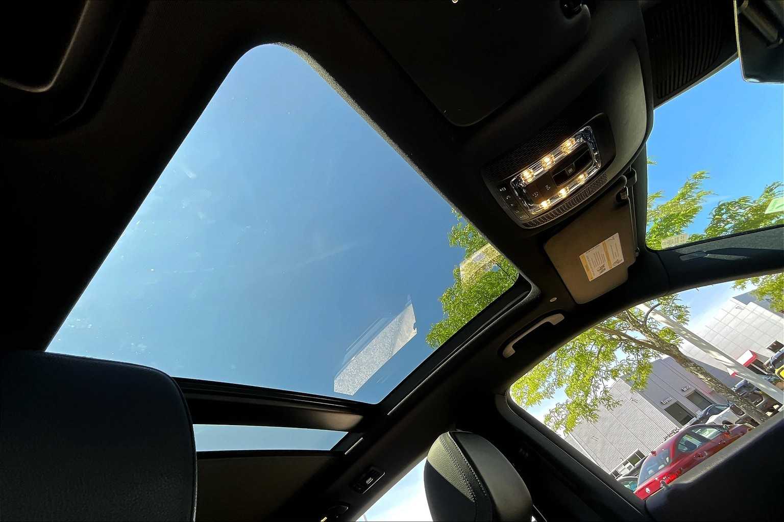 Vehicle image 23 of 36