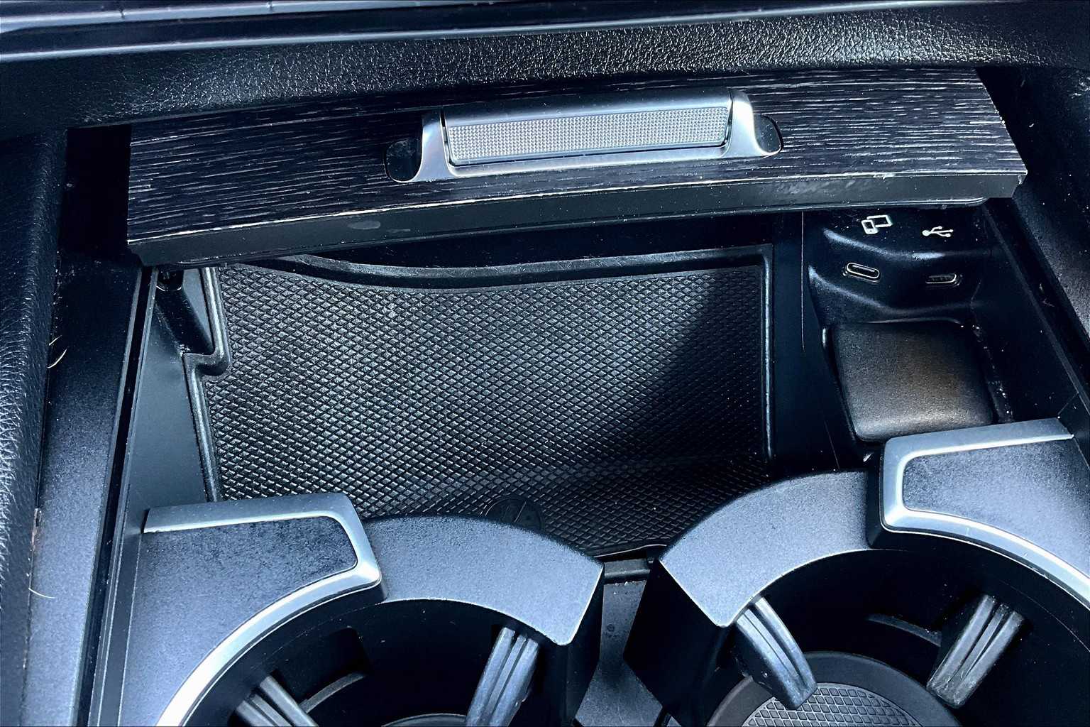 Vehicle image 27 of 36