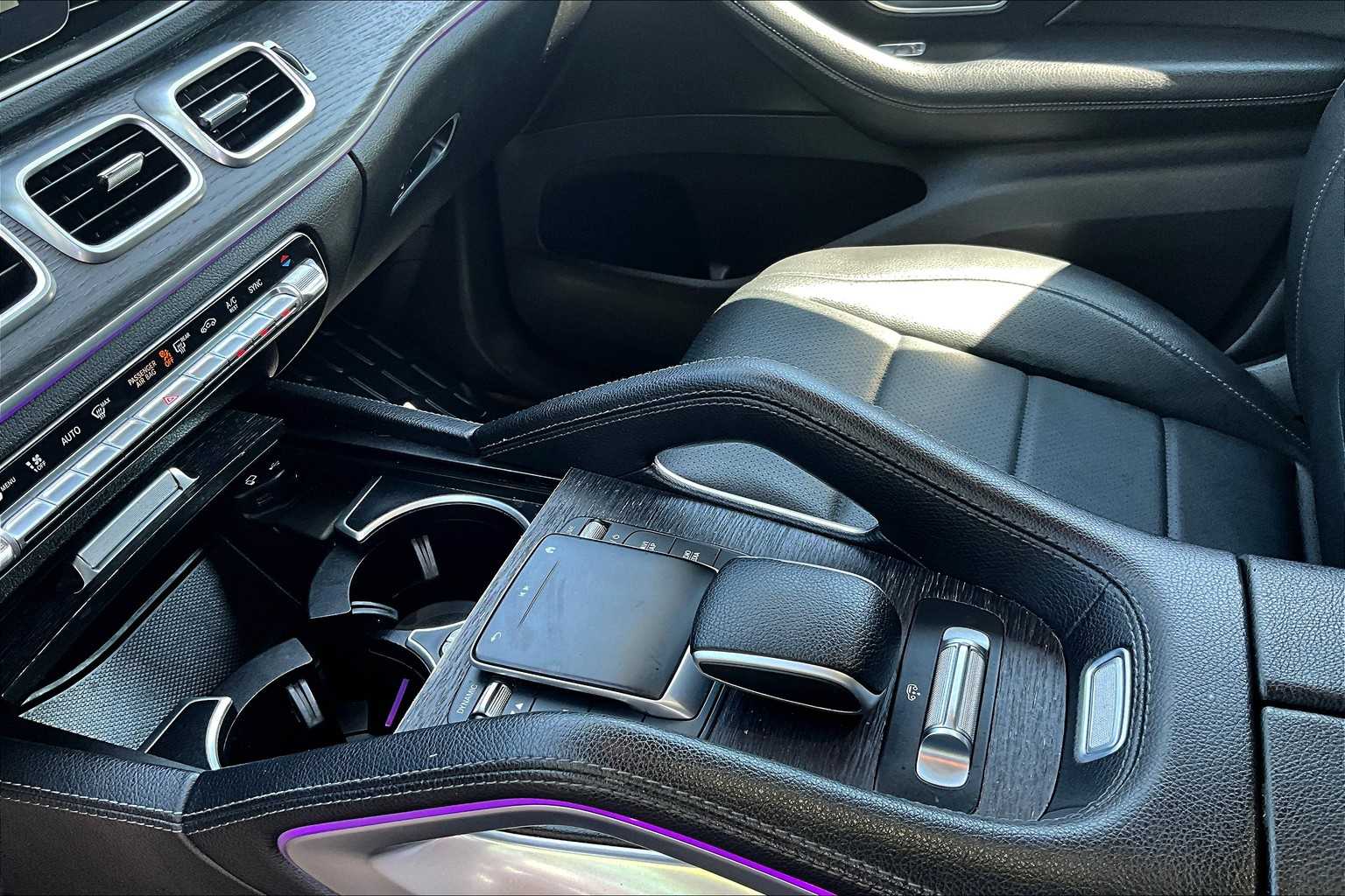 Vehicle image 21 of 36