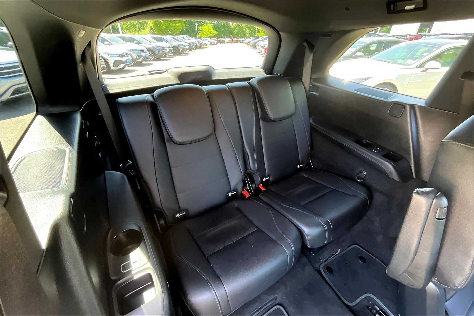 Vehicle image 17 of 36