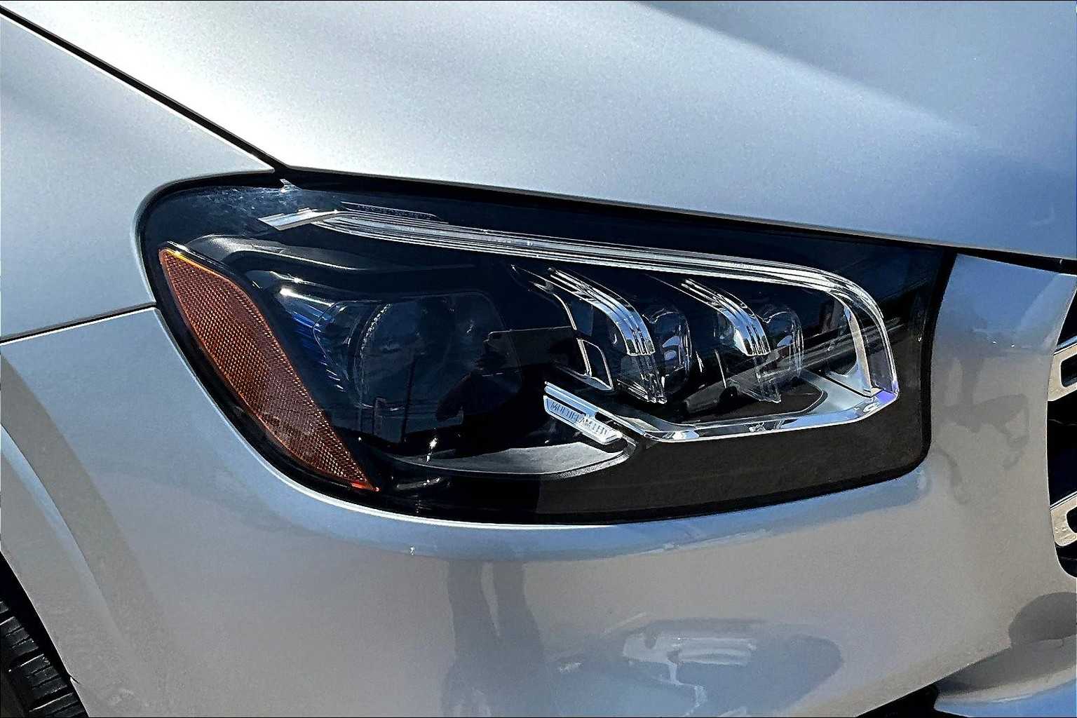 Vehicle image 33 of 36