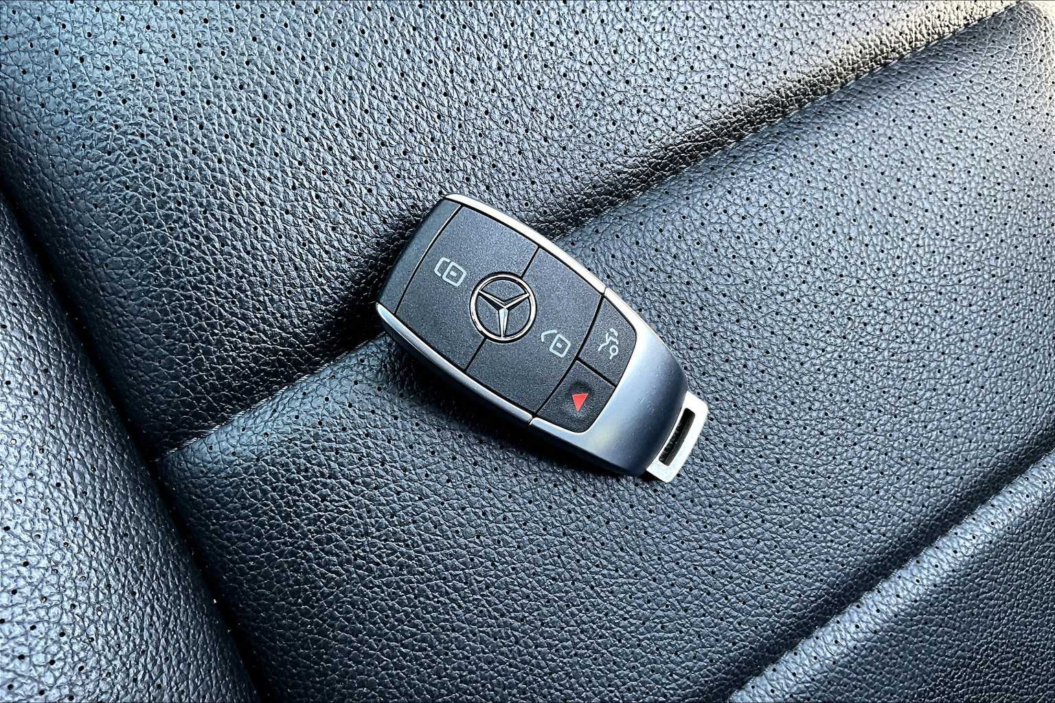 Vehicle image 31 of 36