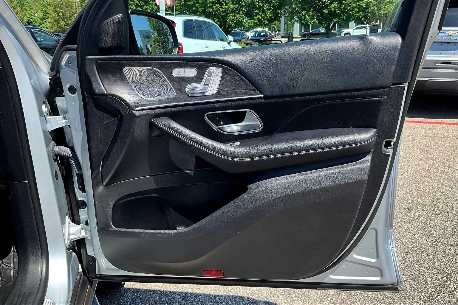 Vehicle image 12 of 36