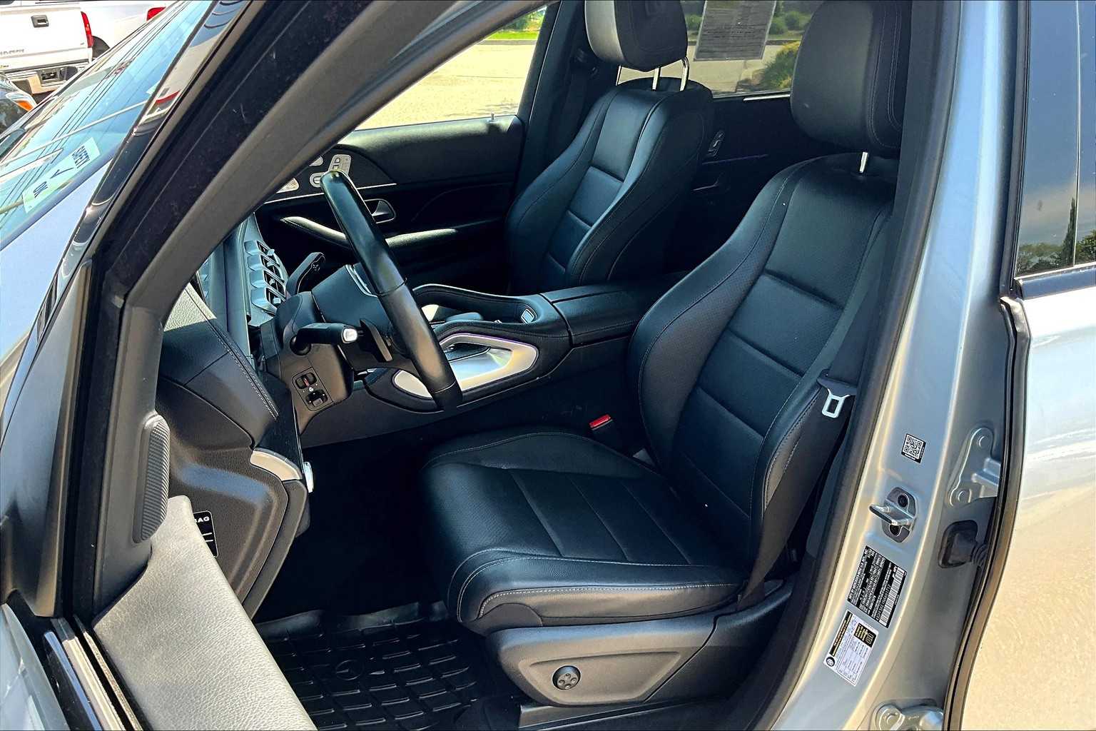 Vehicle image 10 of 36