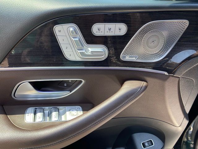 Vehicle image 27 of 62