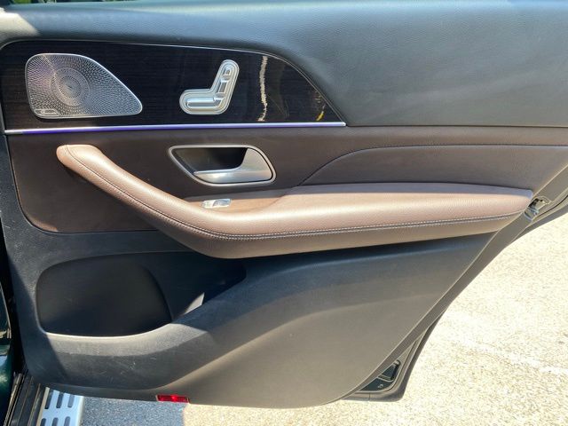 Vehicle image 33 of 62
