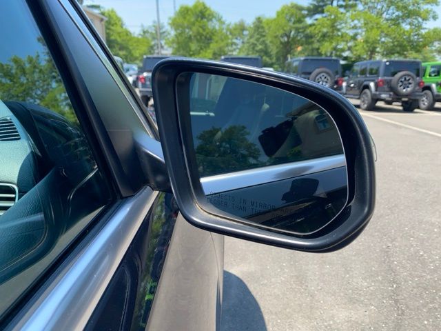 Vehicle image 18 of 62