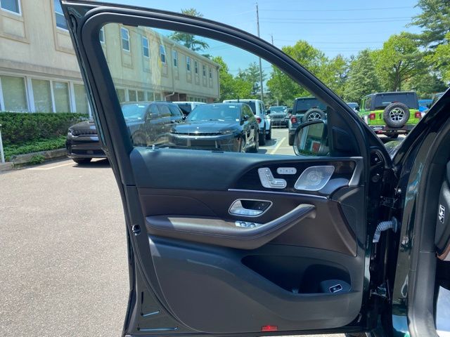 Vehicle image 25 of 62
