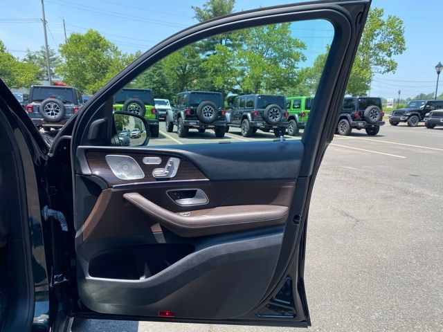 Vehicle image 35 of 62
