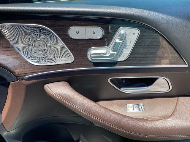 Vehicle image 37 of 62