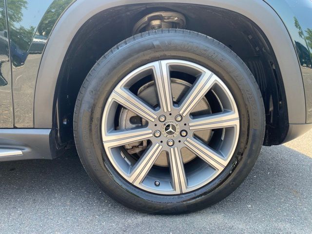 Vehicle image 23 of 62