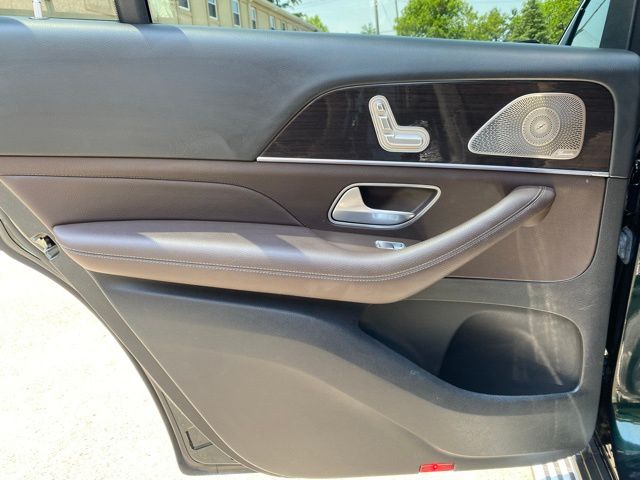 Vehicle image 30 of 62