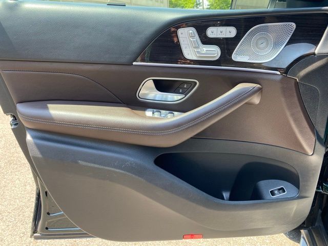 Vehicle image 26 of 62