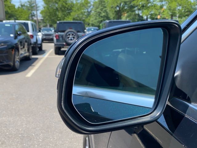 Vehicle image 19 of 62