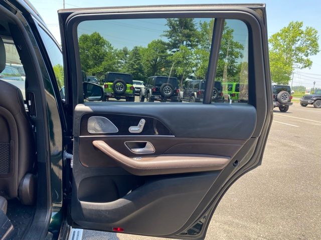 Vehicle image 32 of 62