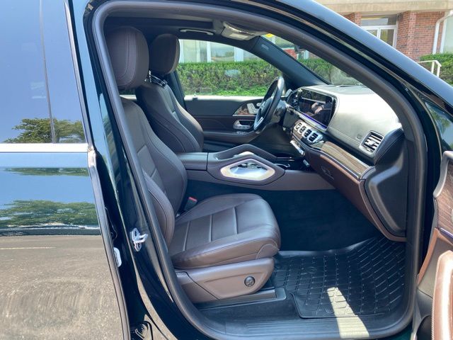 Vehicle image 38 of 62