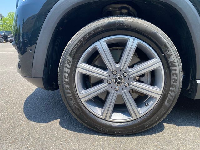 Vehicle image 20 of 62