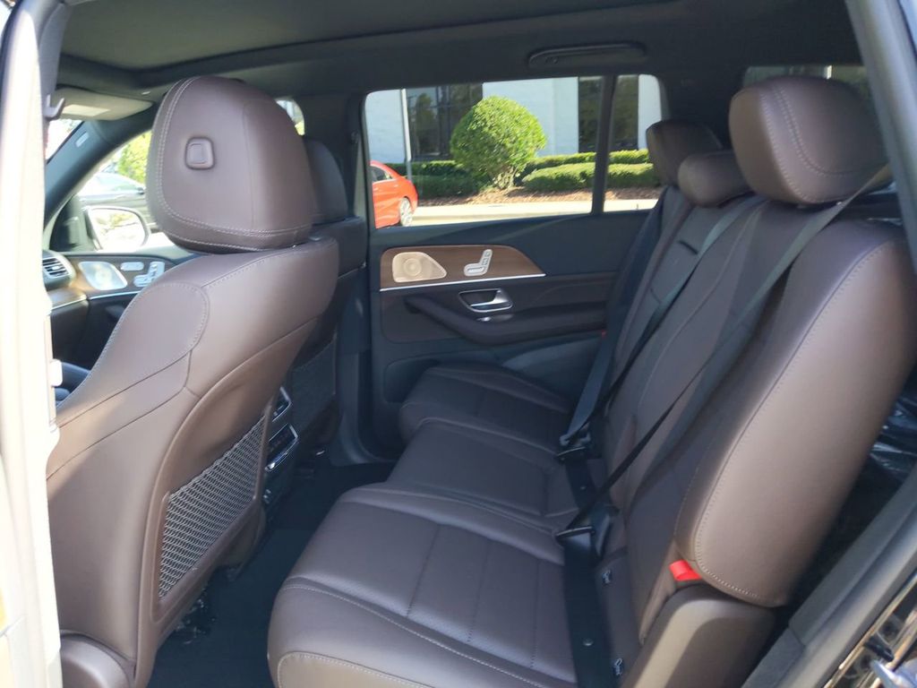 Vehicle image 10 of 24